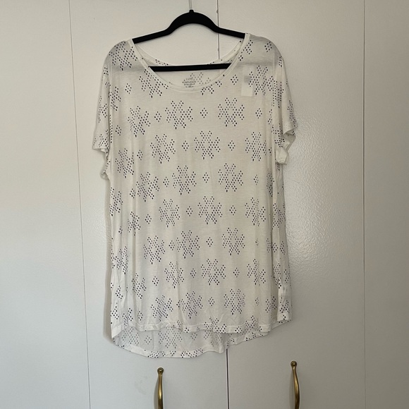 NWT gap factory luxe tshirt. White with deep, navy blue pattern. Super soft! XXL - Picture 3 of 16